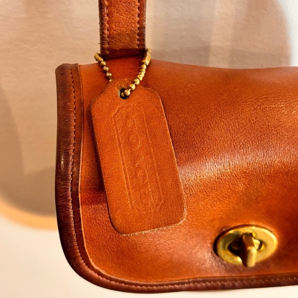 COACH Scooter Bag Long Adjustable Strap Leather Made in Costa Rica Flap - Picture 8 of 14